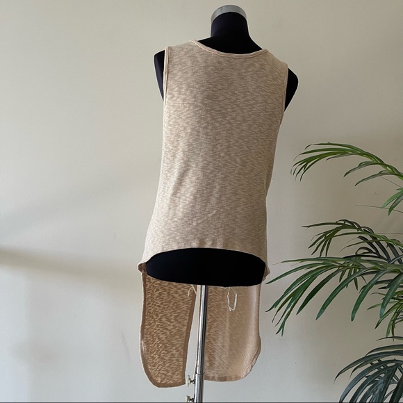 Beige Heathered high Low Sleeveless Scoop Neck Blouse - Picture 7 of 9